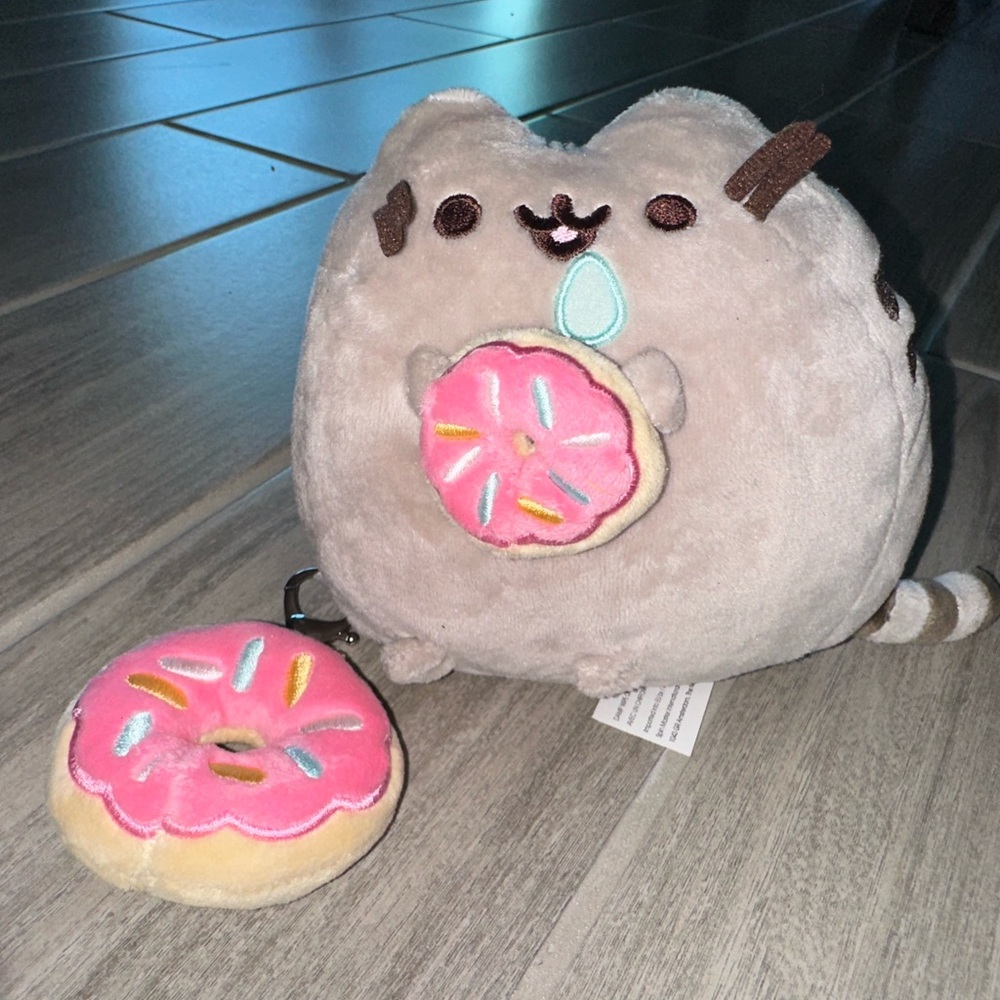 Rare donut pusheen plush